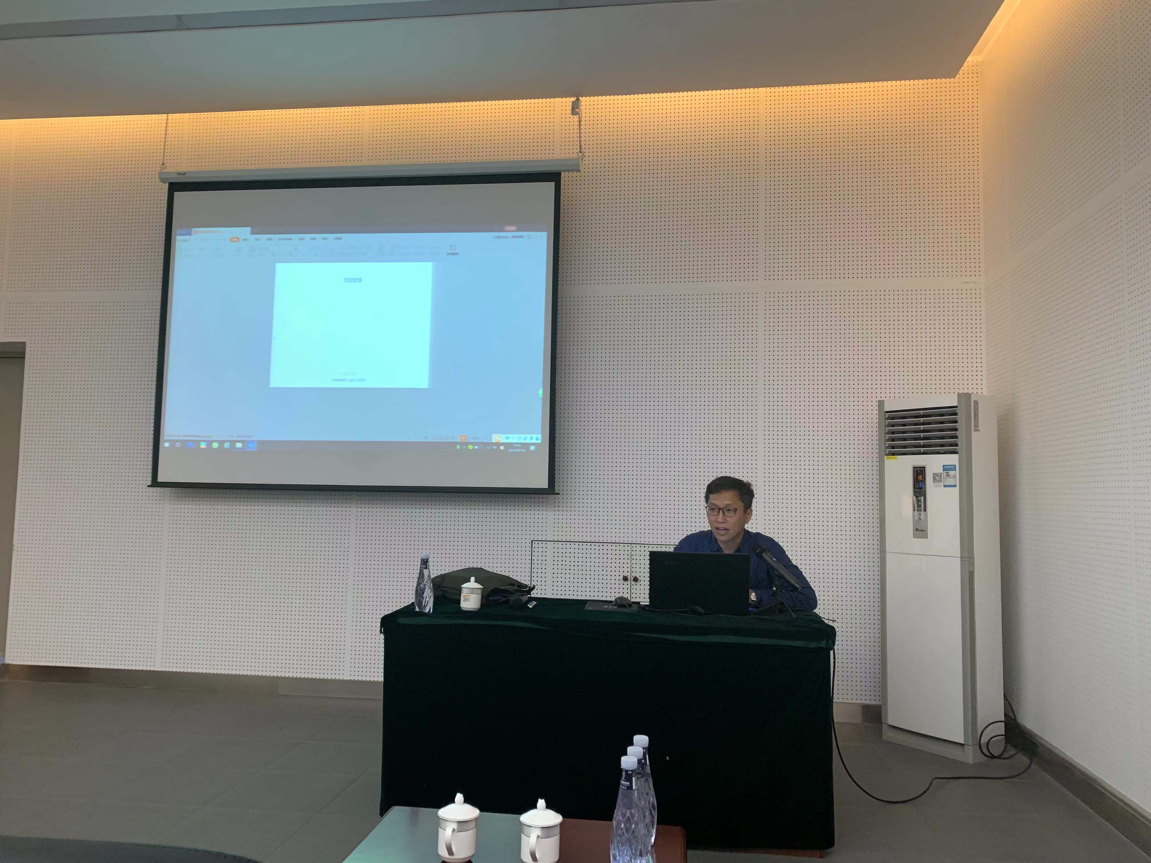 第一次学术研讨会_wps图片 第一次学术研讨会_wps图片.jpg