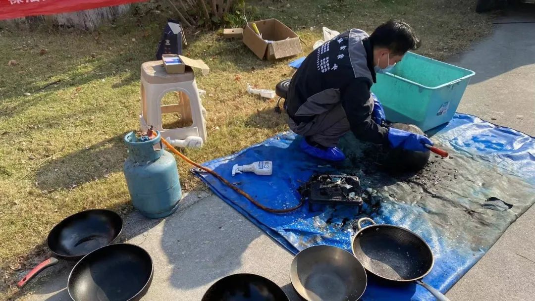 清洗锅底.jpg