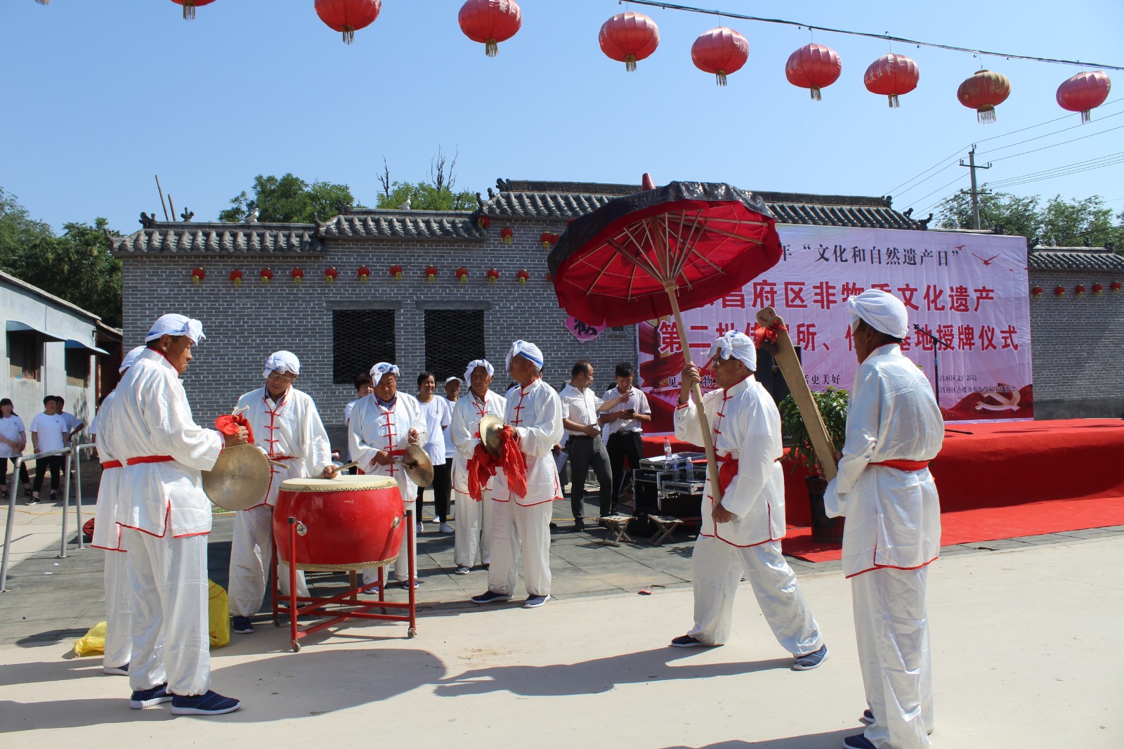 21ad0b4f82883396135d4c2a184c422