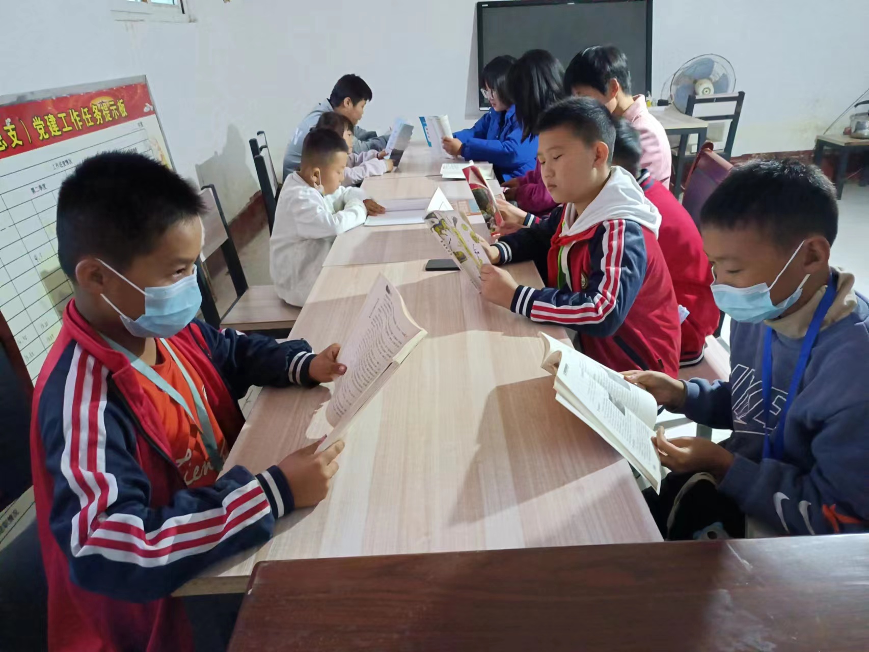 [冠县]梁堂镇“我们的中国梦文化进万家”阅读活动