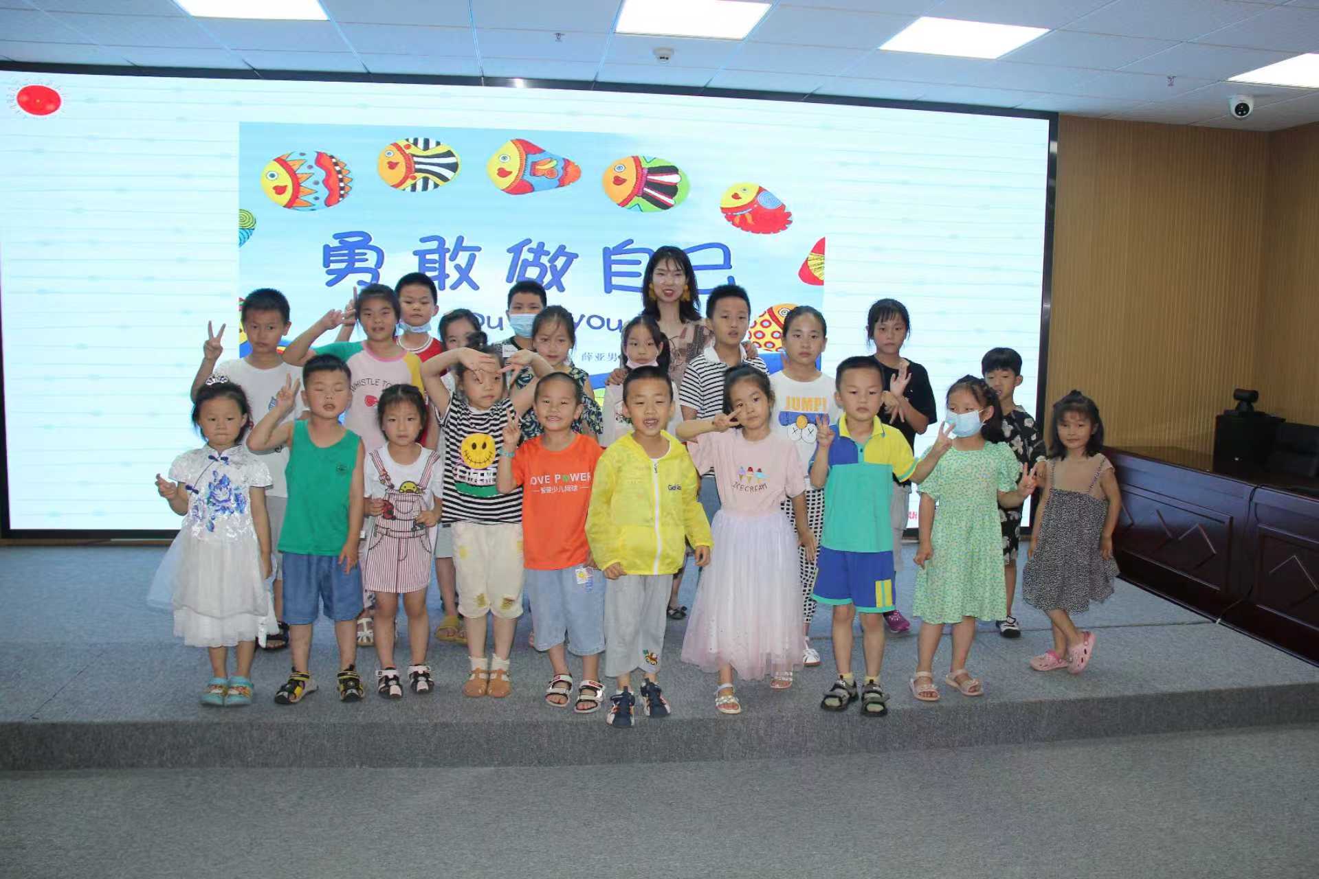 合影1 合影1.jpg?v=1762631224202