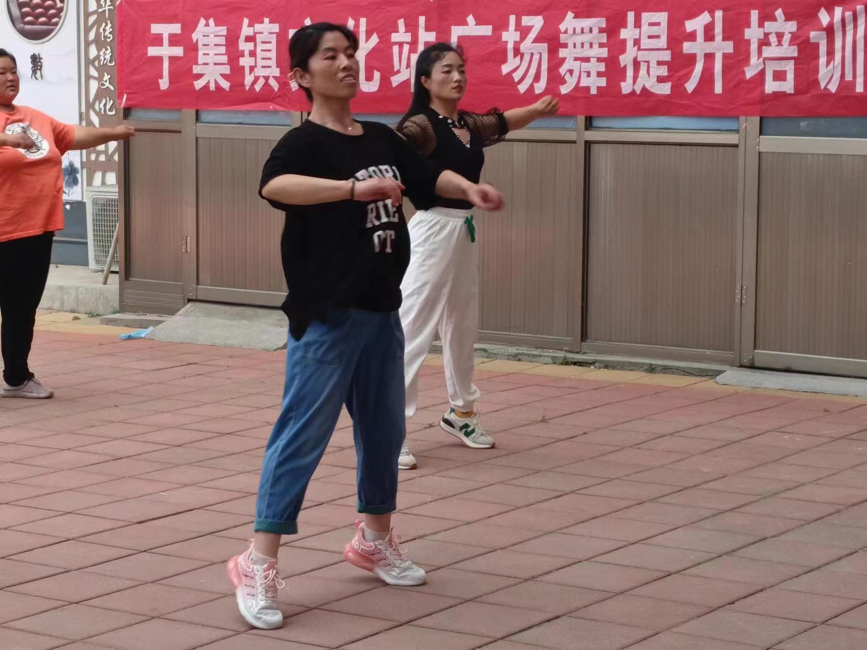 5.18广场舞培训 (2).jpg