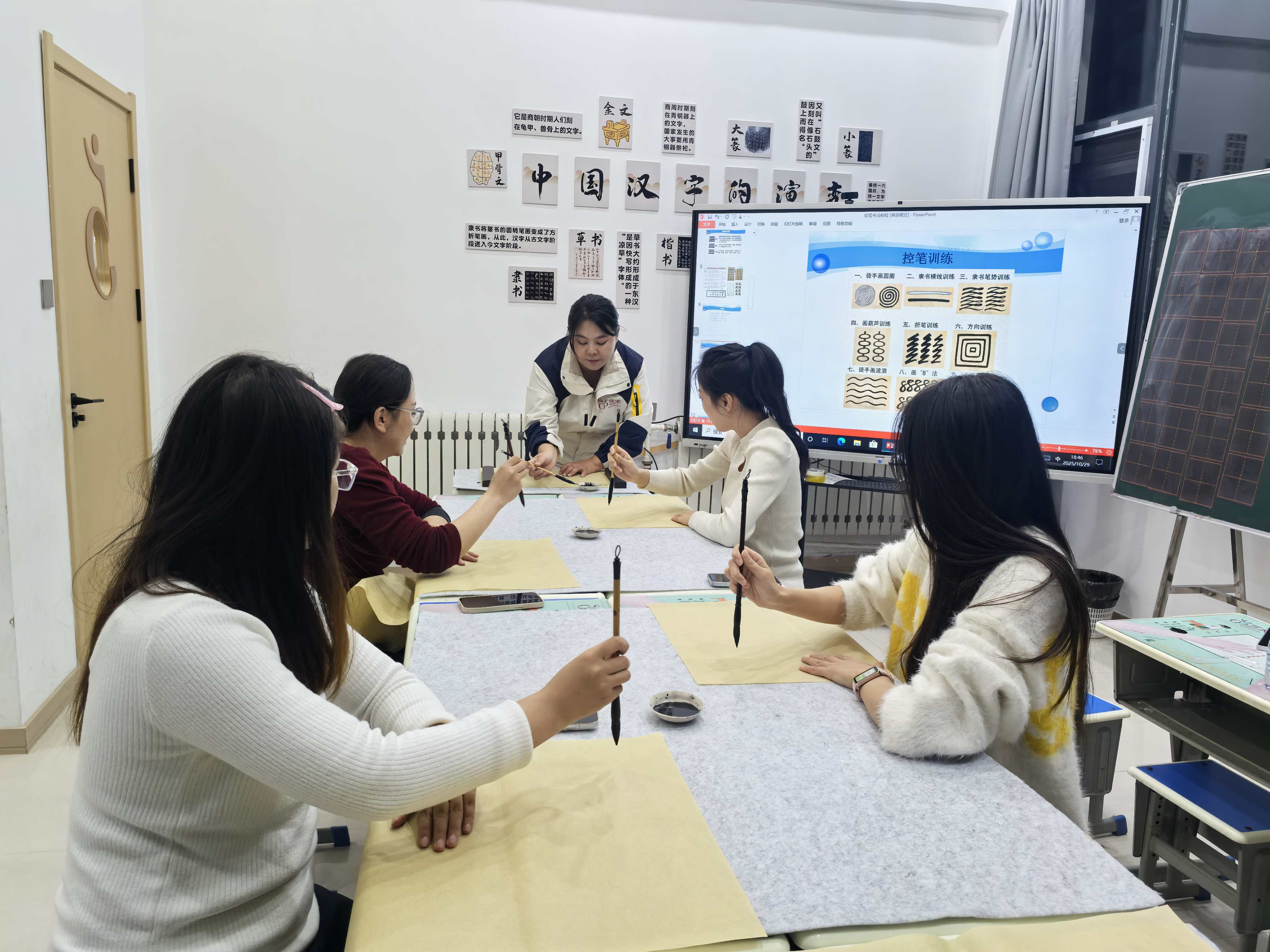 【莘县】翰墨飘香笔绘风华——探班燕塔夜校书法试听课