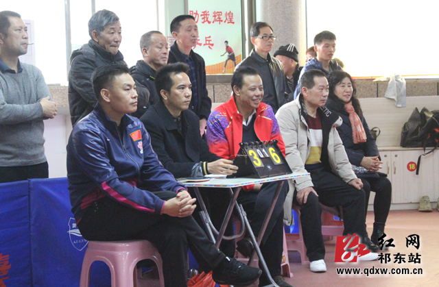 县领导观赛 县领导观赛.jpg