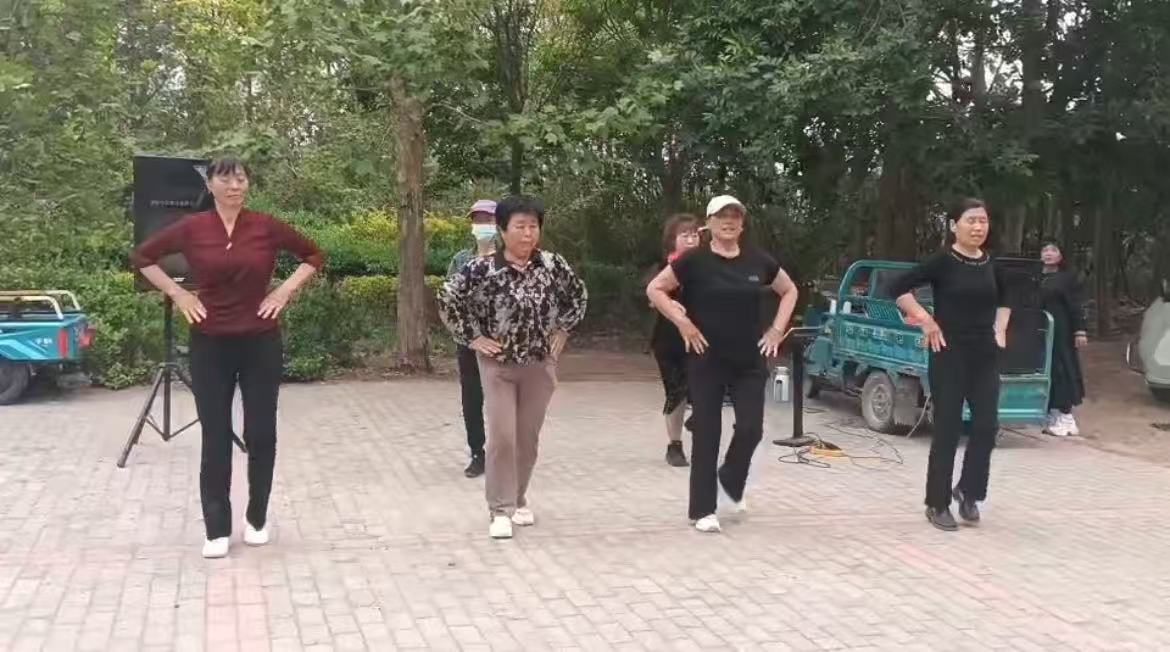高唐县赵寨子镇小寨村文化进万家一村一年一场戏