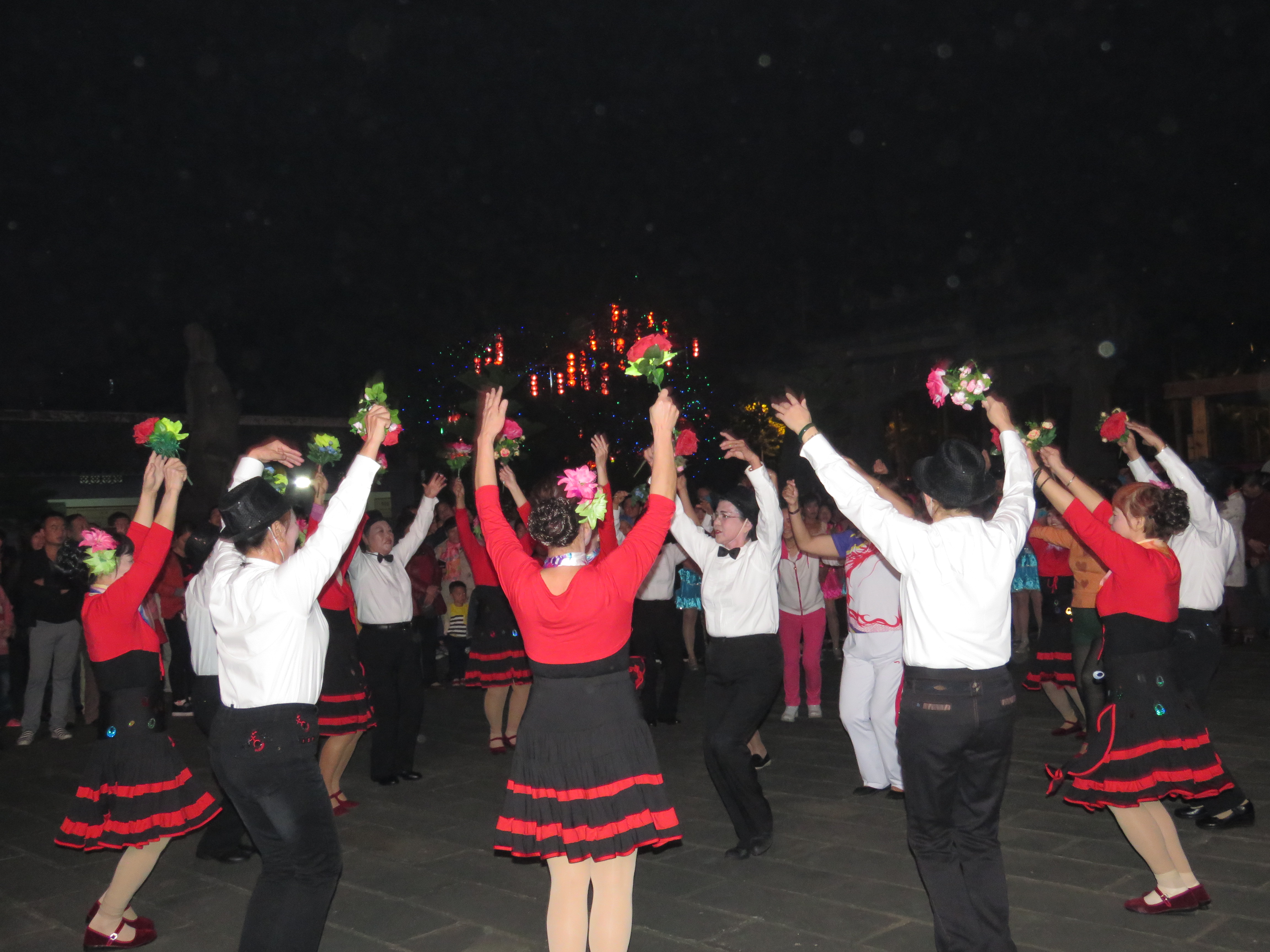 府城街道海瑞故居举行换花舞活动21 府城街道海瑞故居举行换花舞活动21.jpg