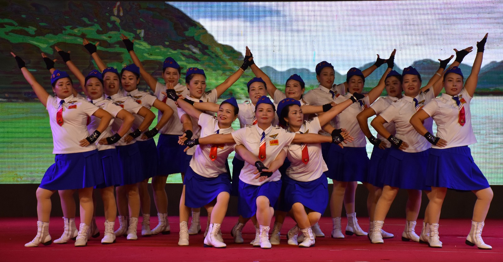 骆驼坳镇夏家坳村《情歌赛过春江水》