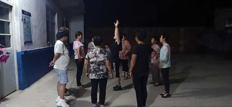 【度假区】朱老庄镇广场舞协会在甄庄村开展广场舞活动