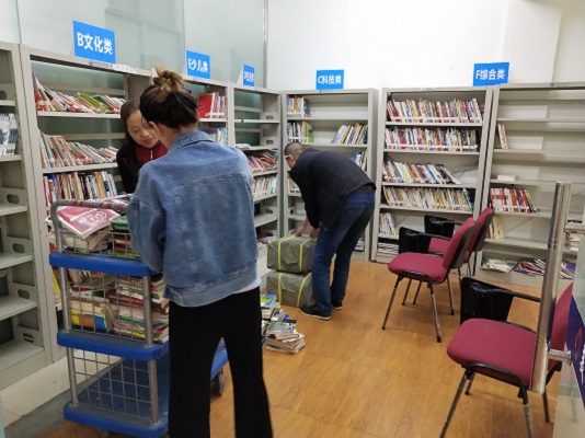 送书进社区1.jpg?v=1750382179790