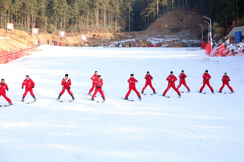 罗田红花尖滑雪场 (1).jpg