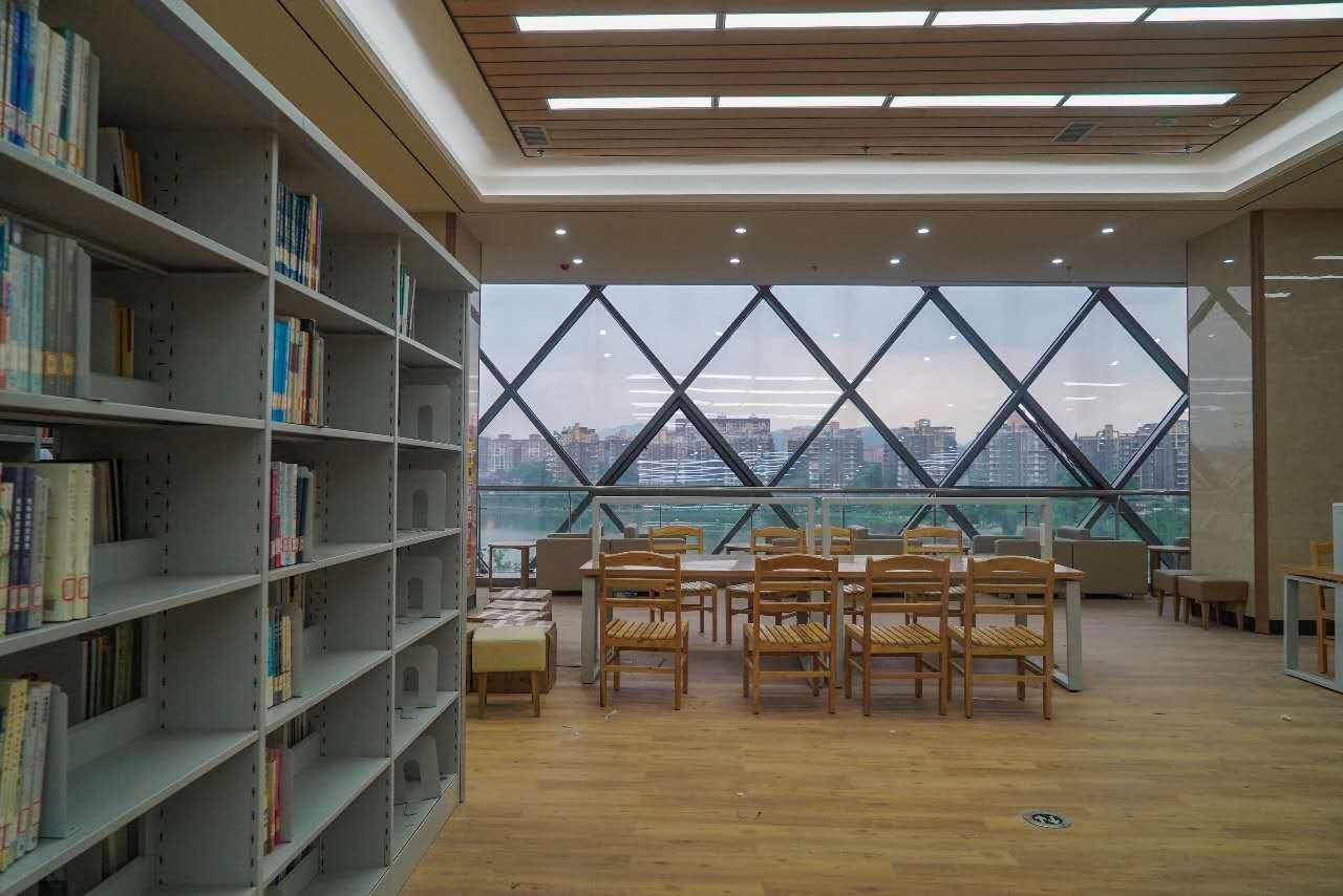 8二层图书阅读区2