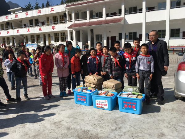 2017年10月31日两河口小学流通图书1.jpg?v=1766697644870