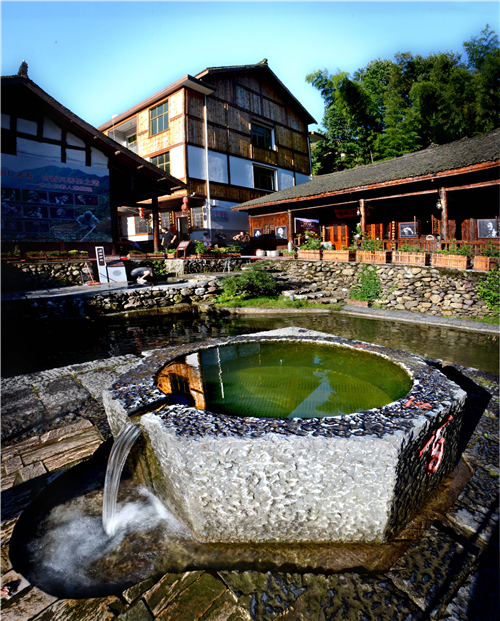 aa06--DSC_4592图为村中的一个古泉,被称为百水泉,亦为长寿泉。据说喝了长寿泉水,便可长命百岁不老。 aa06--DSC_4592图为村中的一个古泉,被称为百水泉,亦为长寿泉。据说喝了长寿泉水,便可长命百岁不老。.jpg