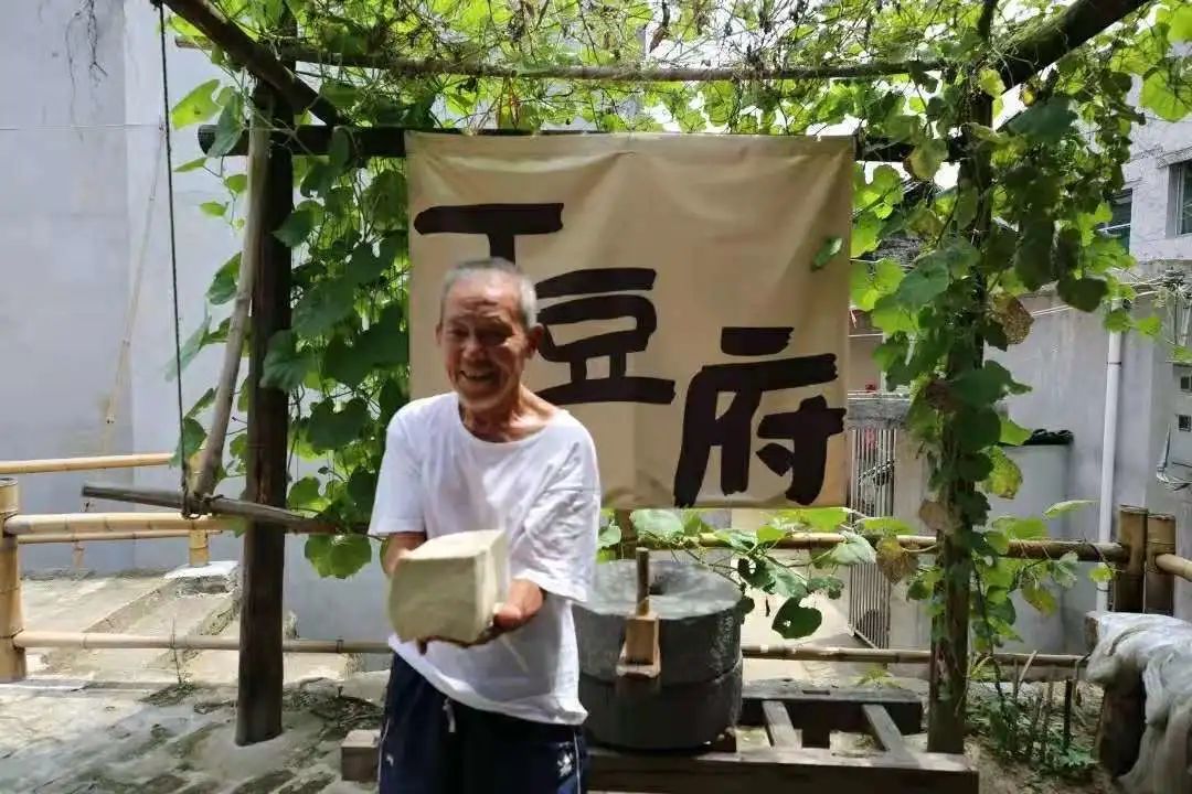 https://mmbiz.qpic.cn/mmbiz_jpg/MKZSFloDgrLSLz6rUpfWMOgxQSTnkzR2DMaoa8ibmdweoVEqB8rqenm4mfjQPjPlGgNEChNA4XgJrvX3R5FicQSQ/640?wx_fmt=jpeg&wxfrom=5&wx_lazy=1&wx_co=1
