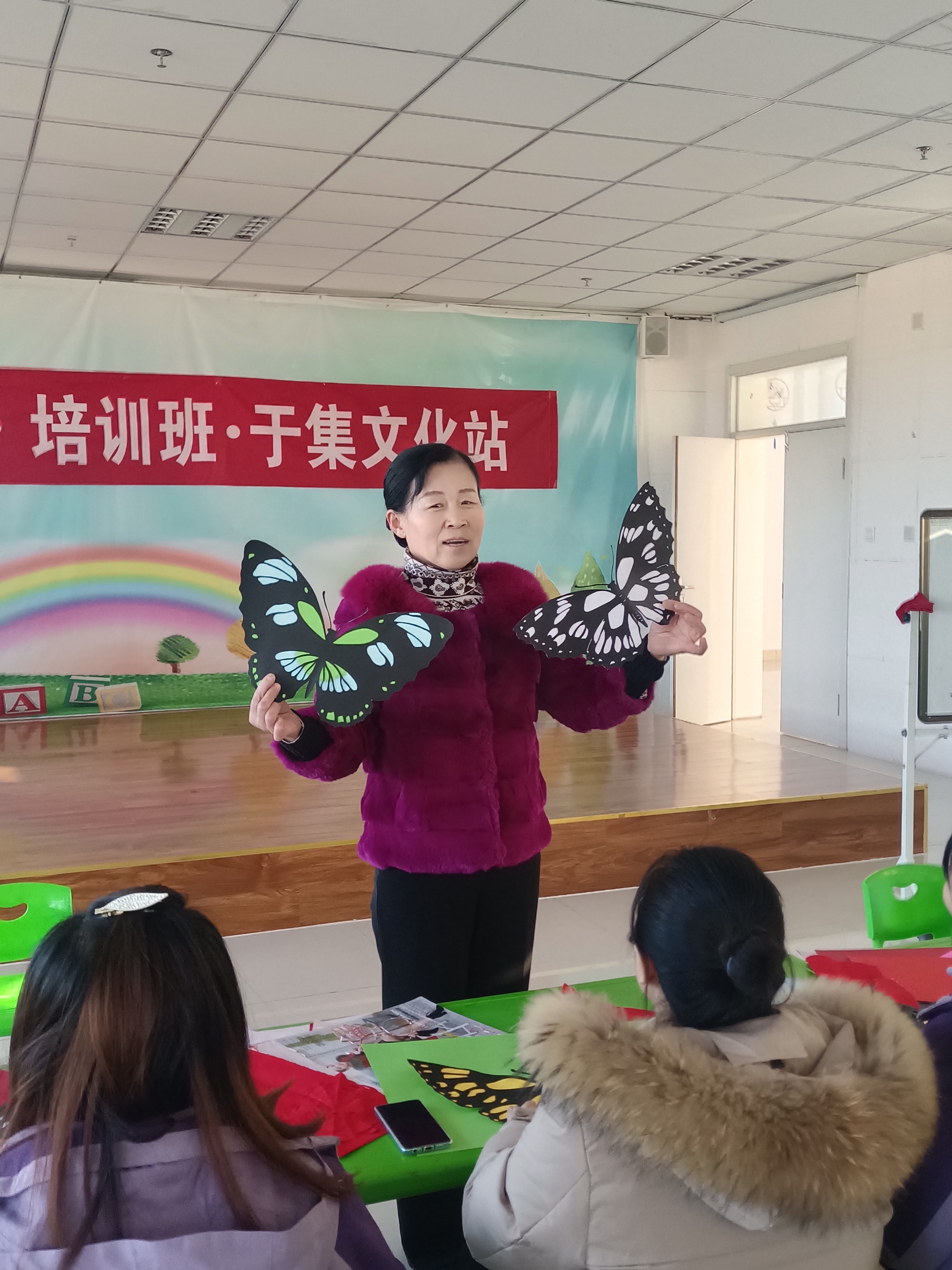【度假区】指尖魅力--感受传统文化之美于集镇文化站举办非遗邓氏剪纸培训活动 