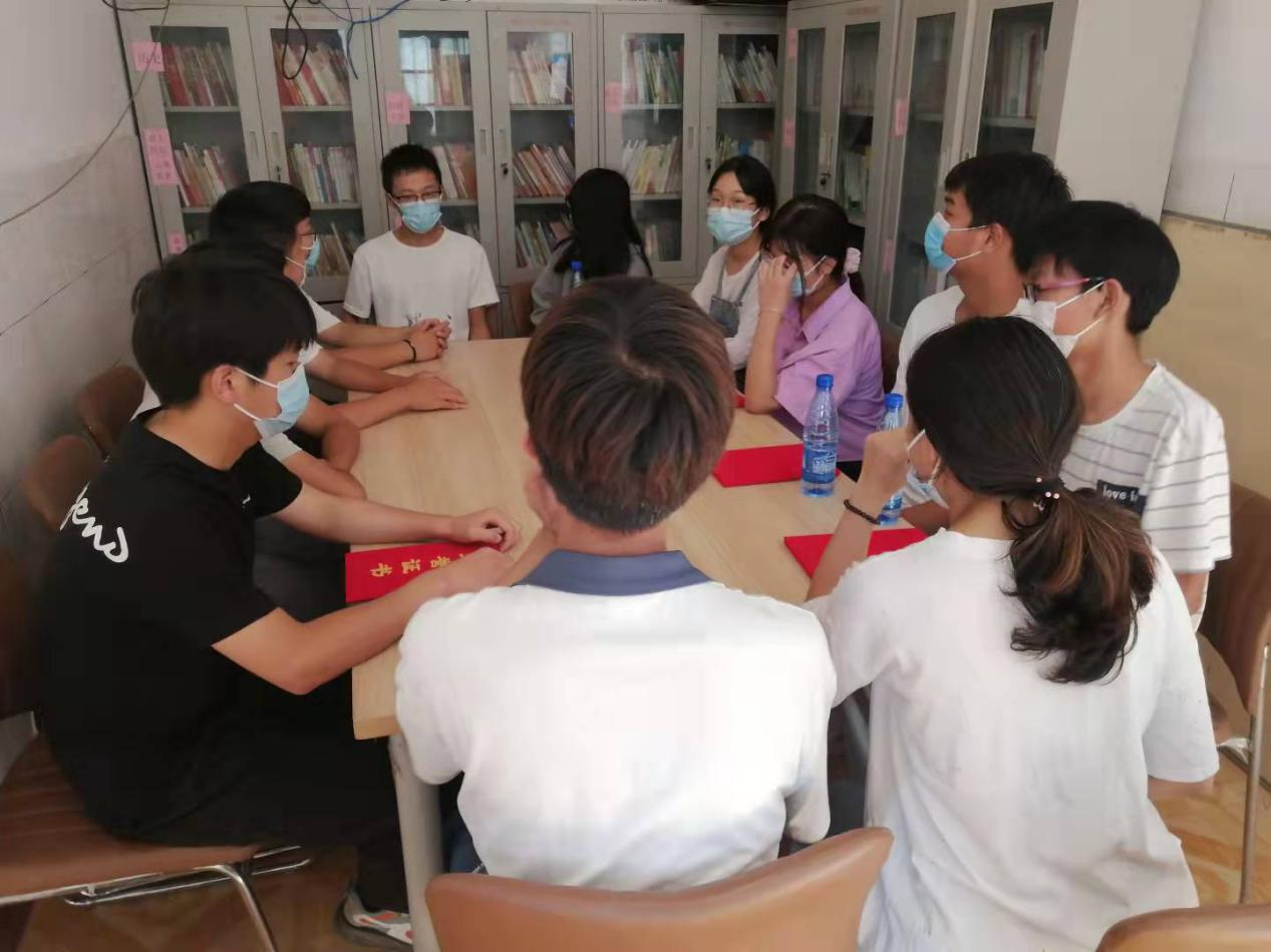 专题大学生回顾学习经历活动