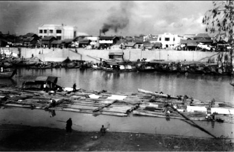 远眺沿江路中山路口