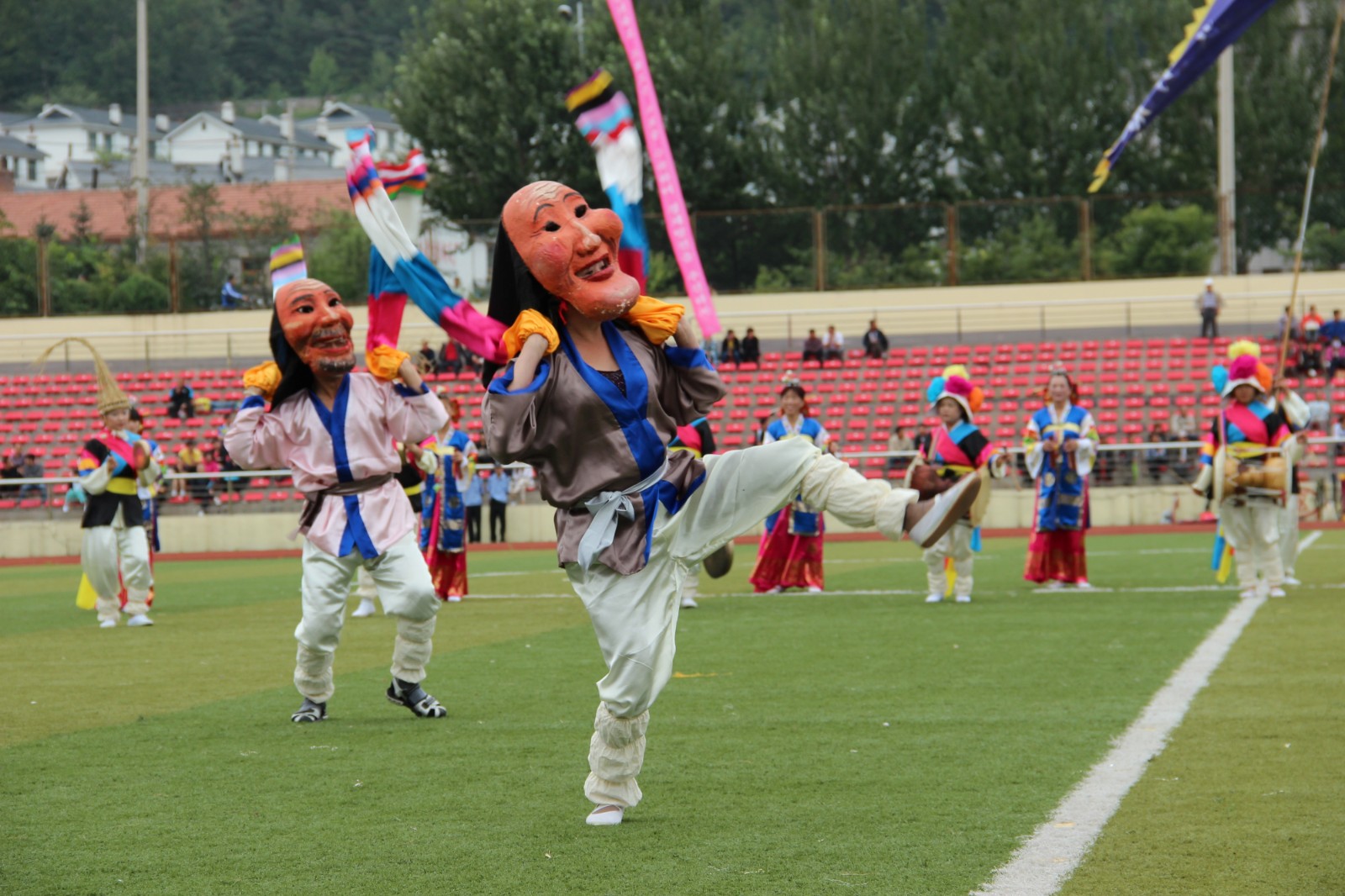 “朝鲜族假面舞”表演 (1)