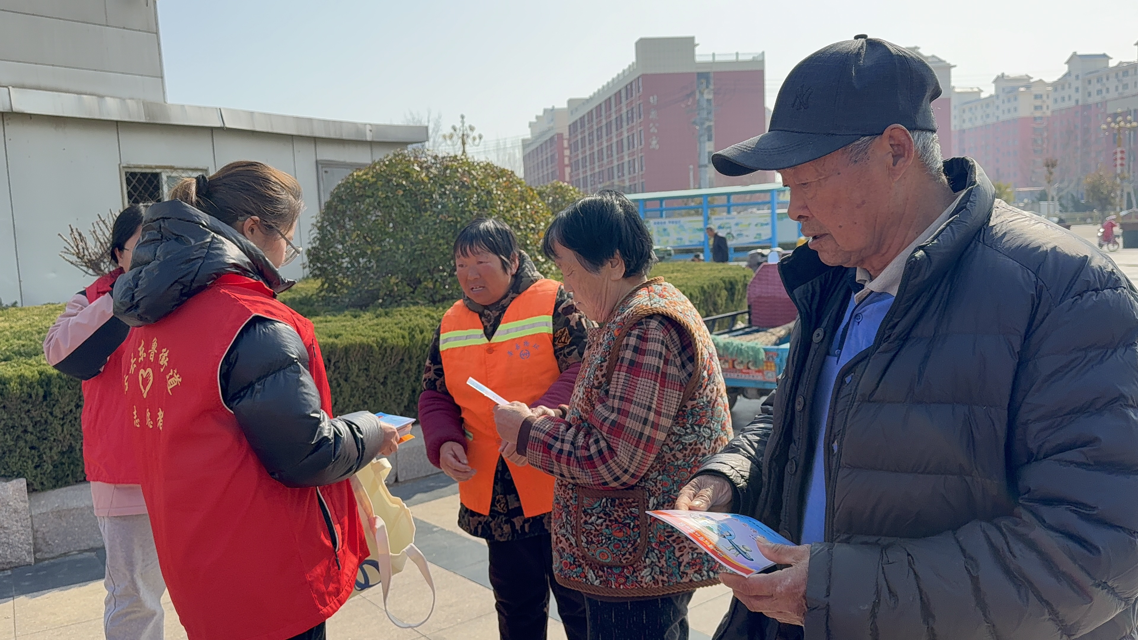 【莘县】东鲁街道开展“维护消费者权益 共筑诚信社会”活动