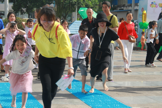 1信息80 彭州市图书馆举行“书香端午·阅动六一”全民阅读特别活动870 1信息80 彭州市图书馆举行“书香端午·阅动六一”全民阅读特别活动870.png?v=1766031157813