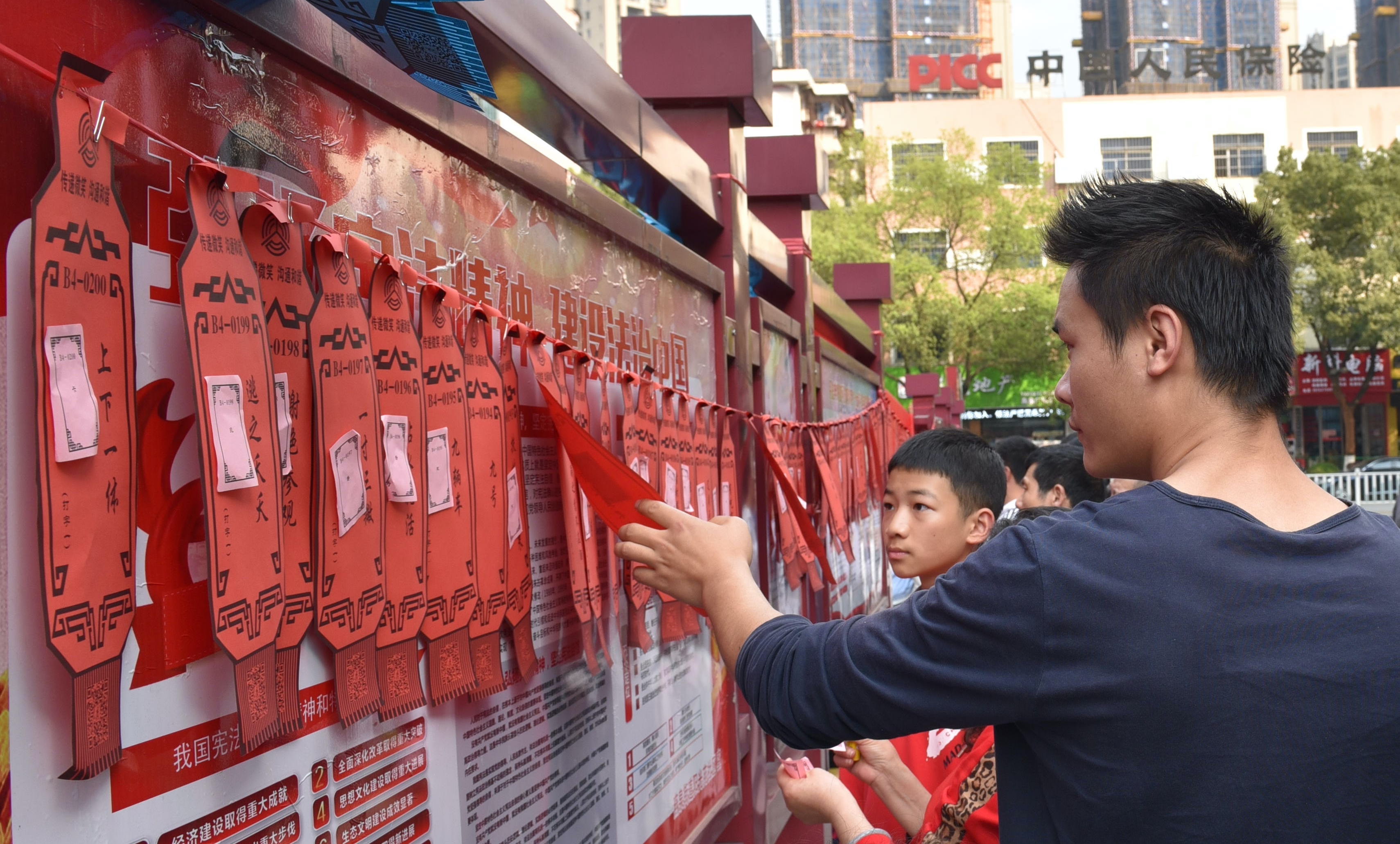 猜灯谜1 猜灯谜1.jpg