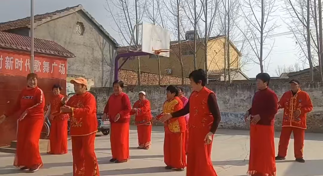 琉璃寺镇一年一村一场戏