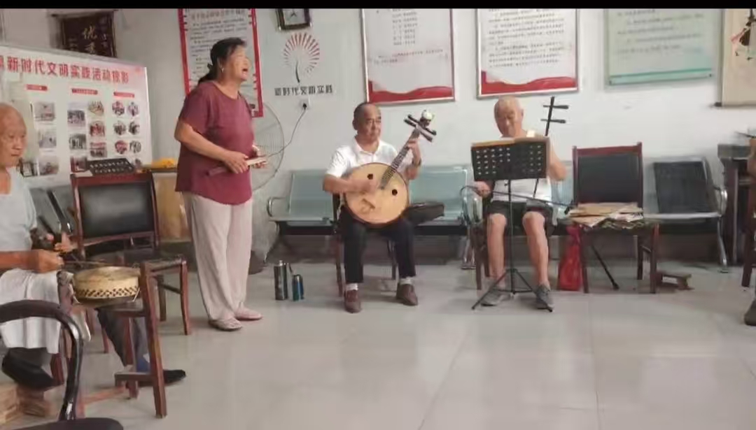开展“我们的中国梦  文化进万家  一村一年一场戏”惠民演出