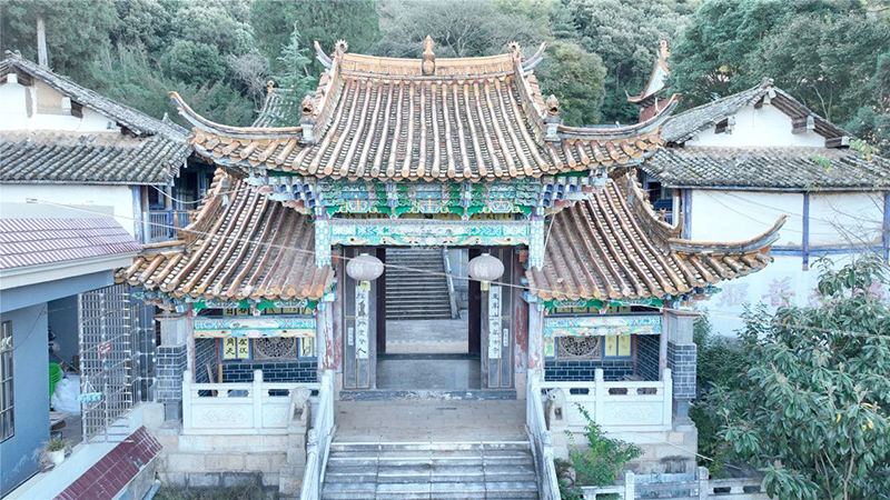 东华寺大门.jpg