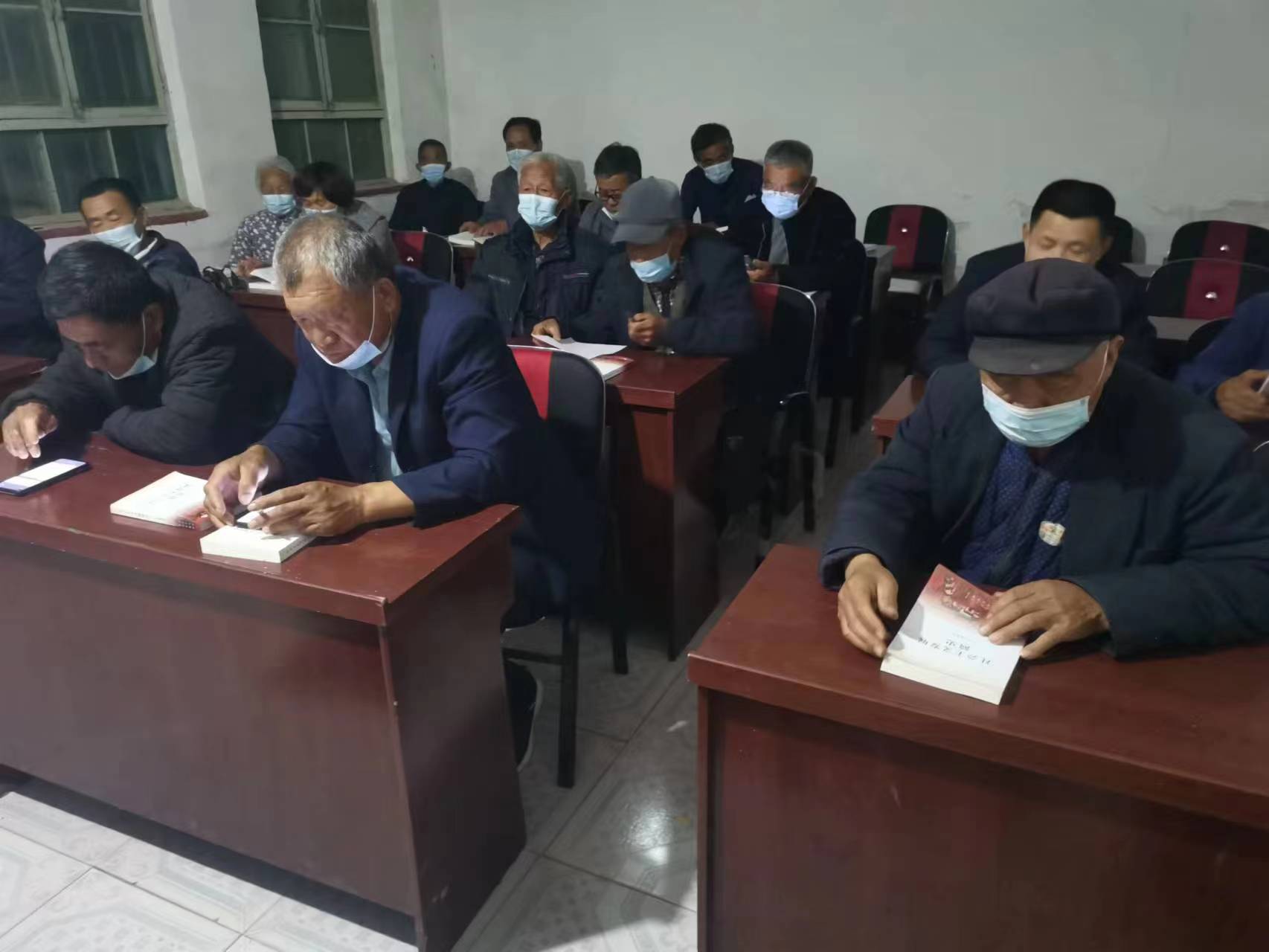 固河镇大华村农家书屋开展全民阅读活动