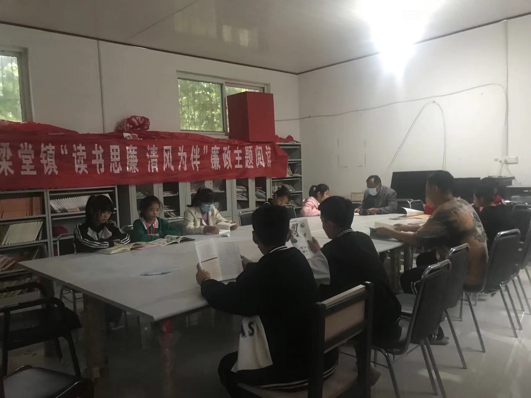 [冠县]梁堂镇“我们的中国梦文化进万家”阅读活动