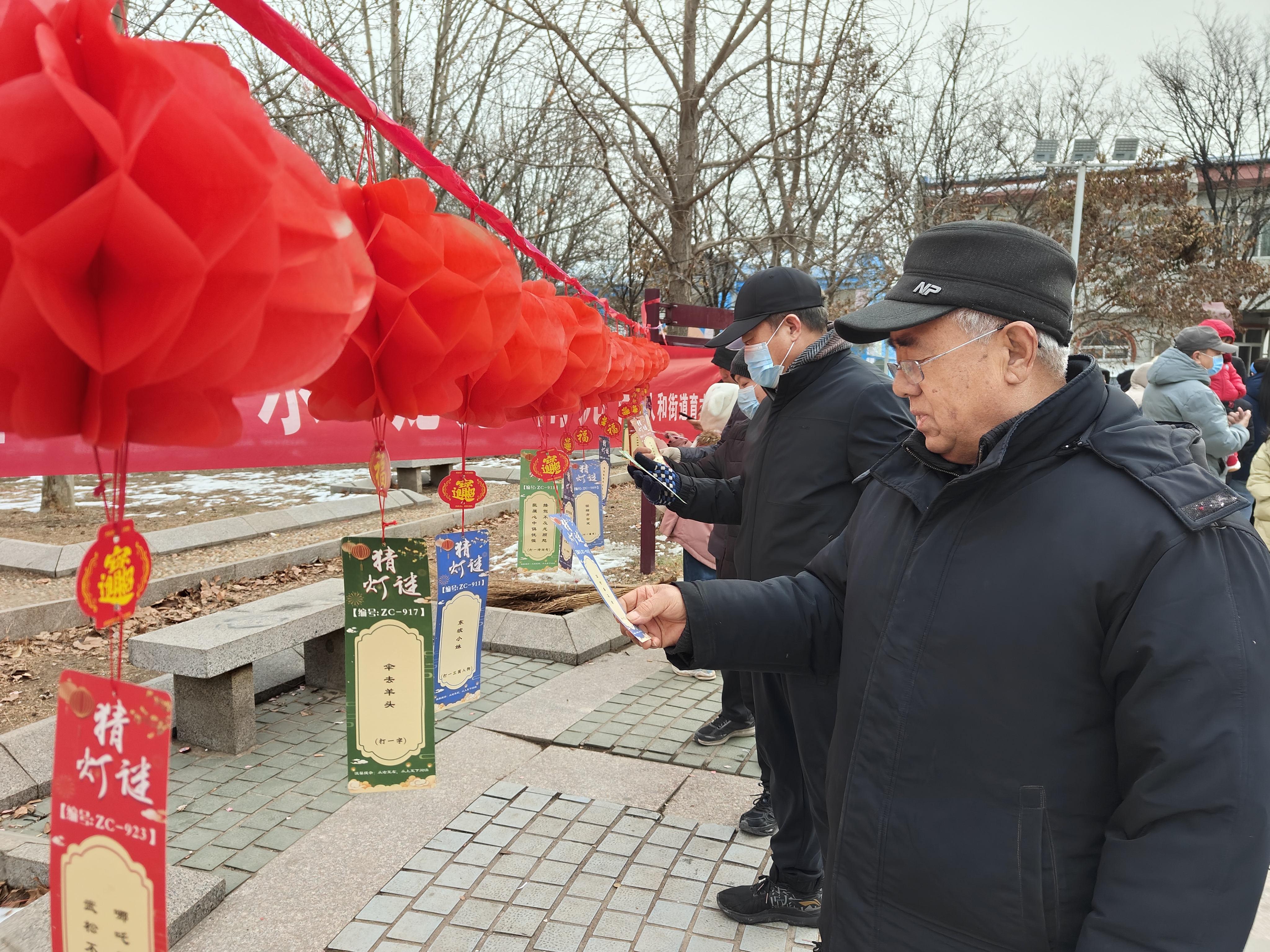高唐县人和街道育才社区元宵节主题活动——灯笼高挂庆佳节 齐乐“龙龙”闹元宵
