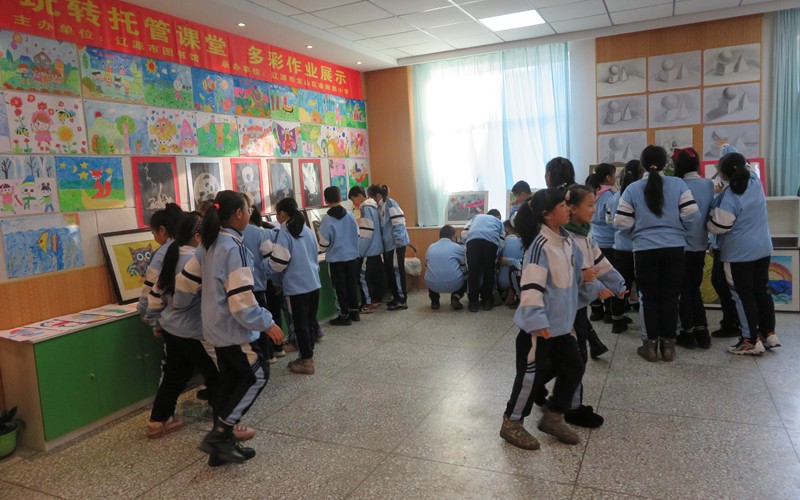 活动展出了学生们各种绘画作品。有七彩儿童画、绘本手工粘贴画、成语故事画、剪纸、素描等精美的绘画作品2