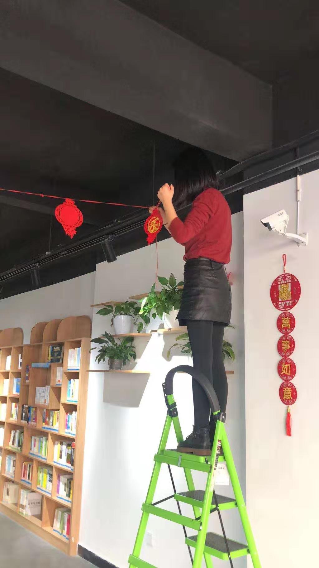 f127c1e8b5e4535595f08bdbcf8fe42