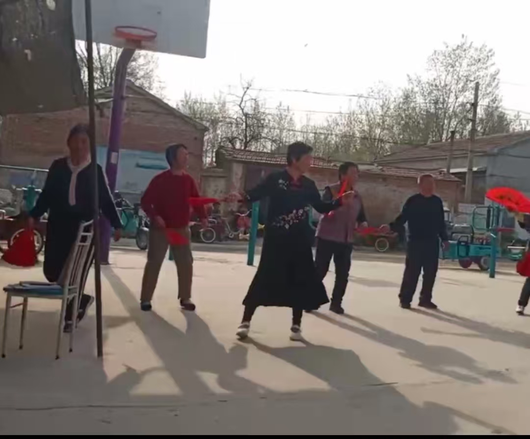 琉璃寺镇一年一村一场戏