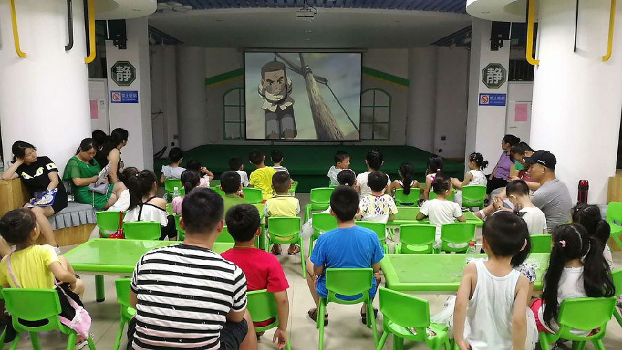 苏仙区图书馆庆“八一”主题观影活动1.jpg?v=1765736706922