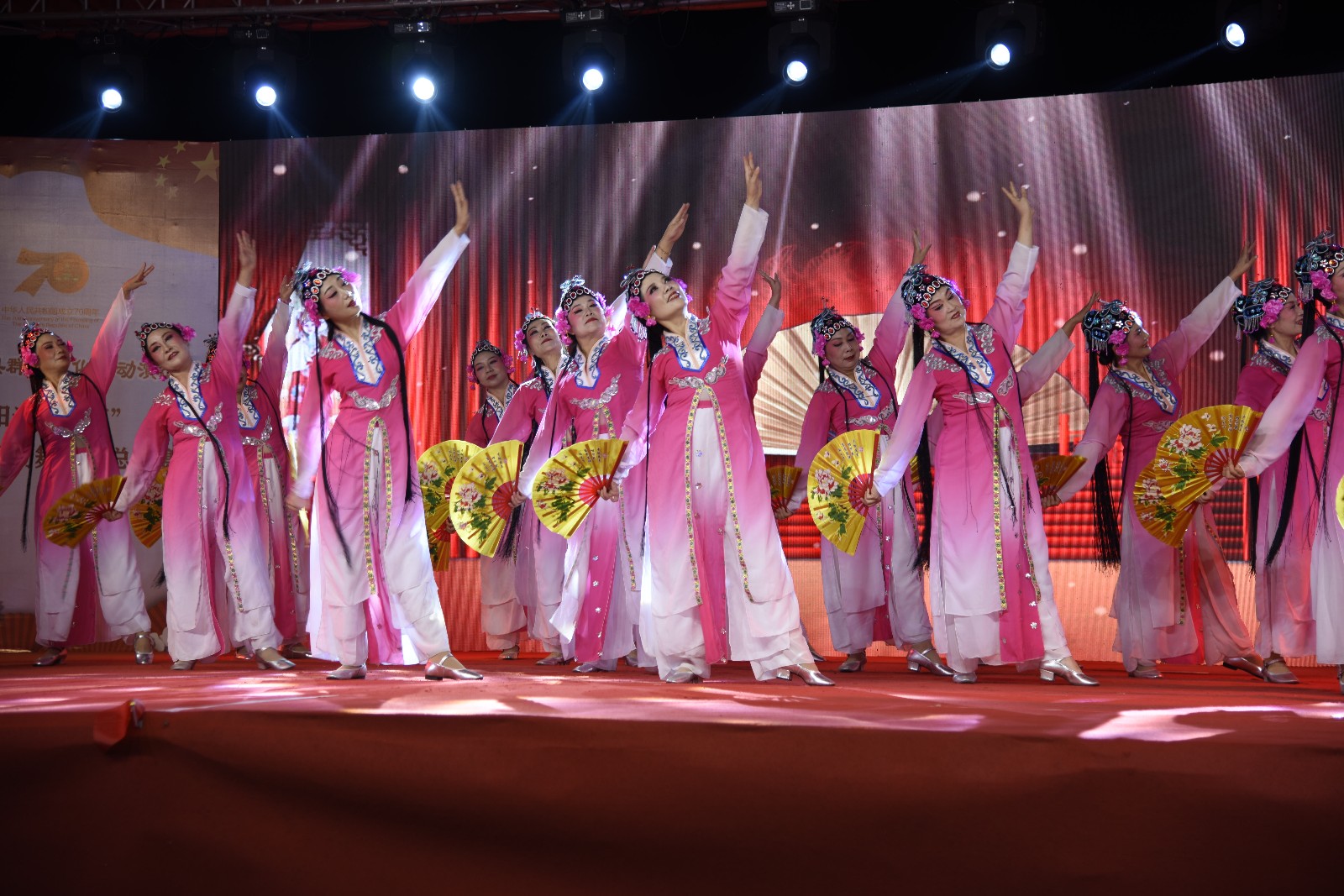 红叶歌舞团《梨花情》..