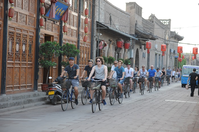 《古城内自行车队-柴兆坚》