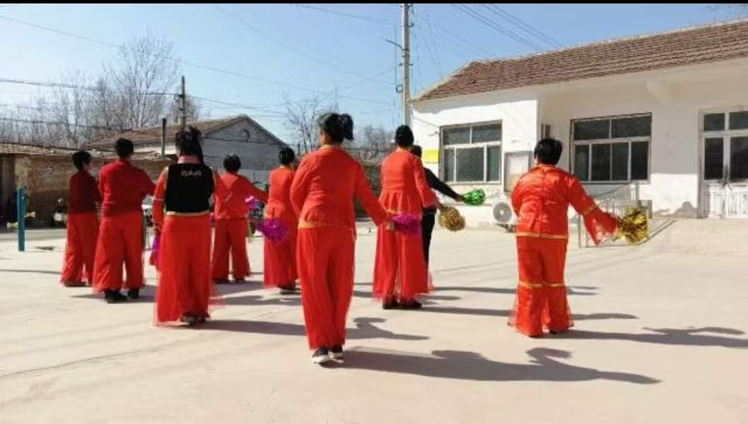 琉璃寺镇一年一村一场戏