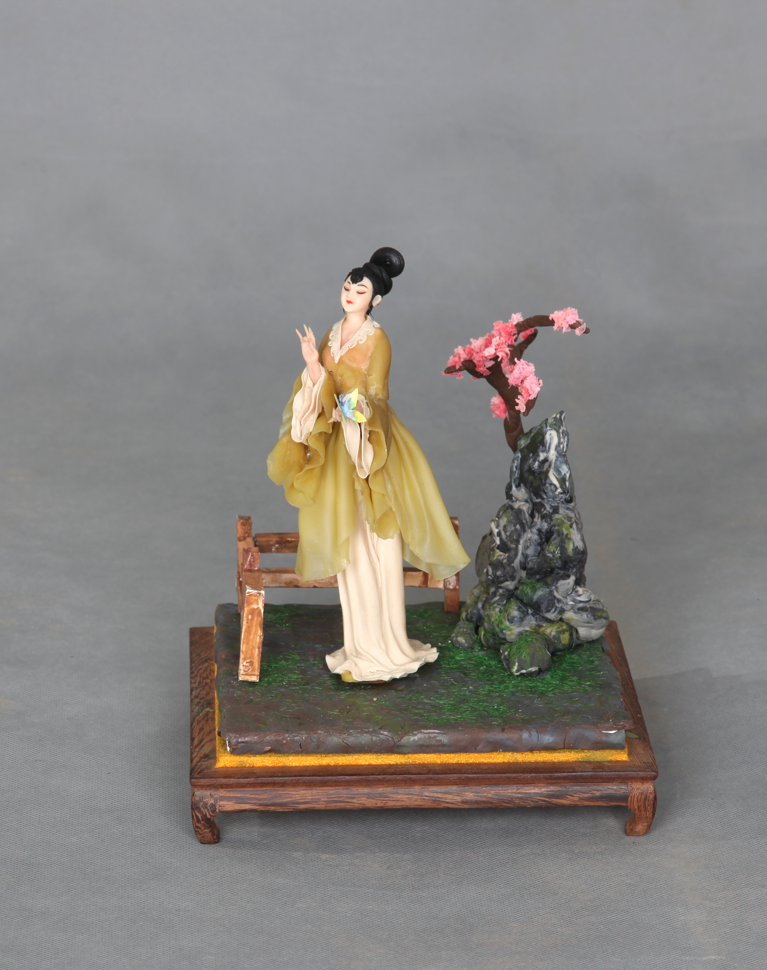 面塑《疫去春来》 面塑《疫去春来》.jpg