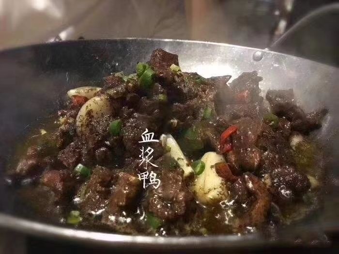 (图/文:龚红升,秦秀强)土鸭是天柱群众最喜爱饲养的家禽之一,长期以来