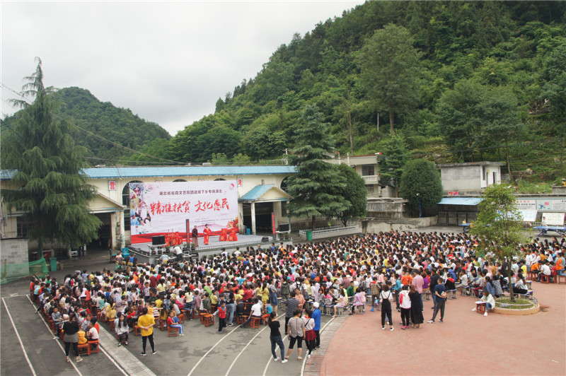 精准扶贫 文化惠民.jpg