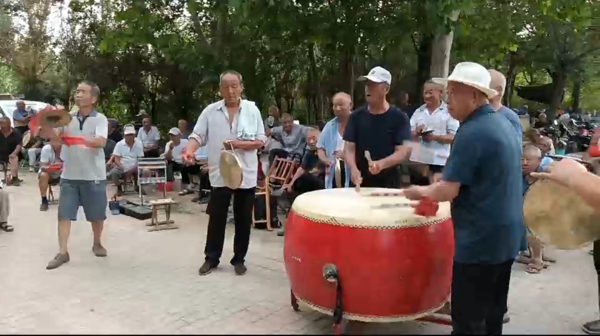 高唐县赵寨子镇小寨村文化进万家一村一年一场戏