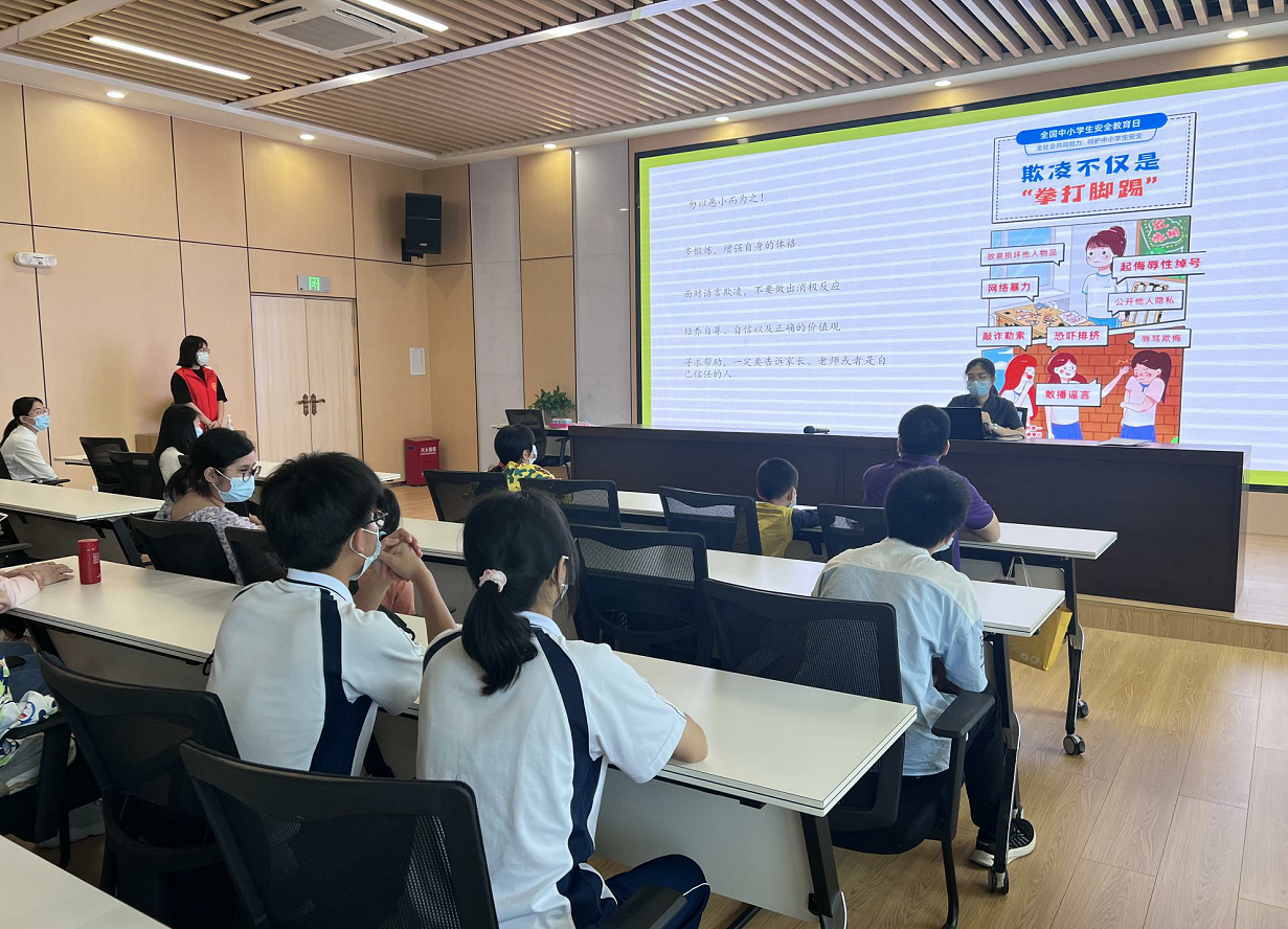 1653384335(1) 1653384335(1)