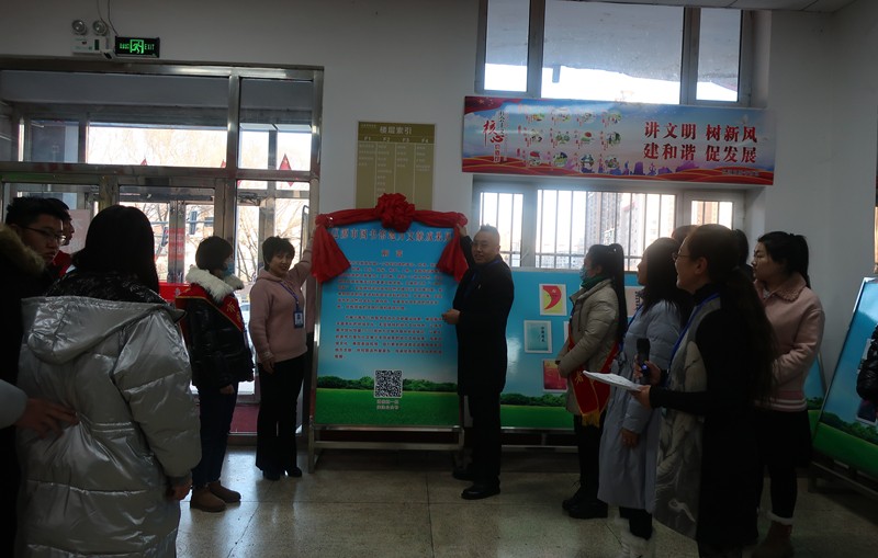 2020年12月14日,“辽源市图书馆地方文献成果展”在图书馆一楼展厅隆重开幕。