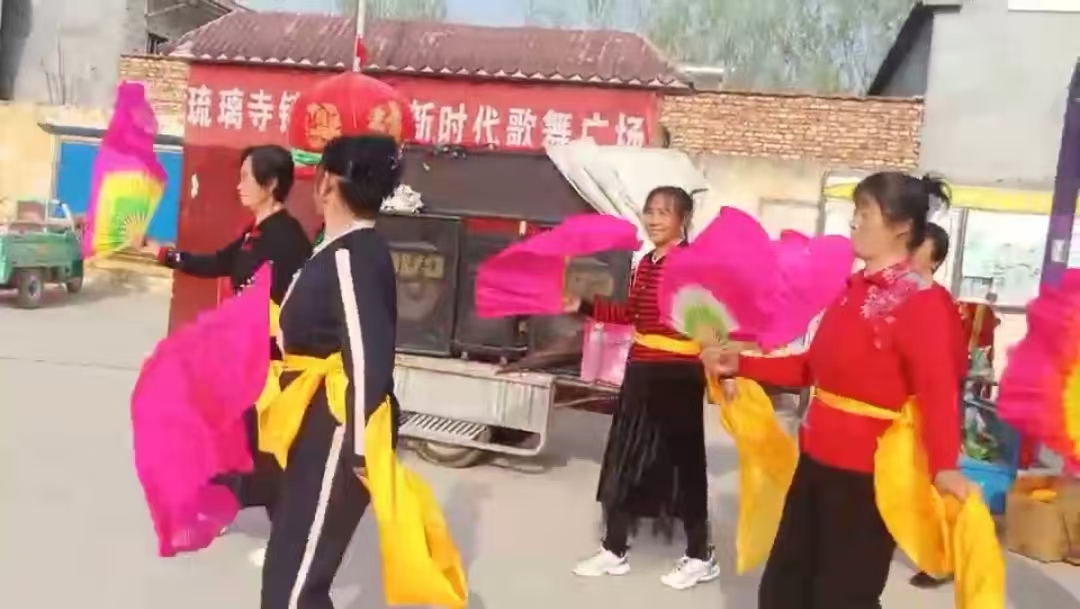 琉璃寺镇一年一村一场戏