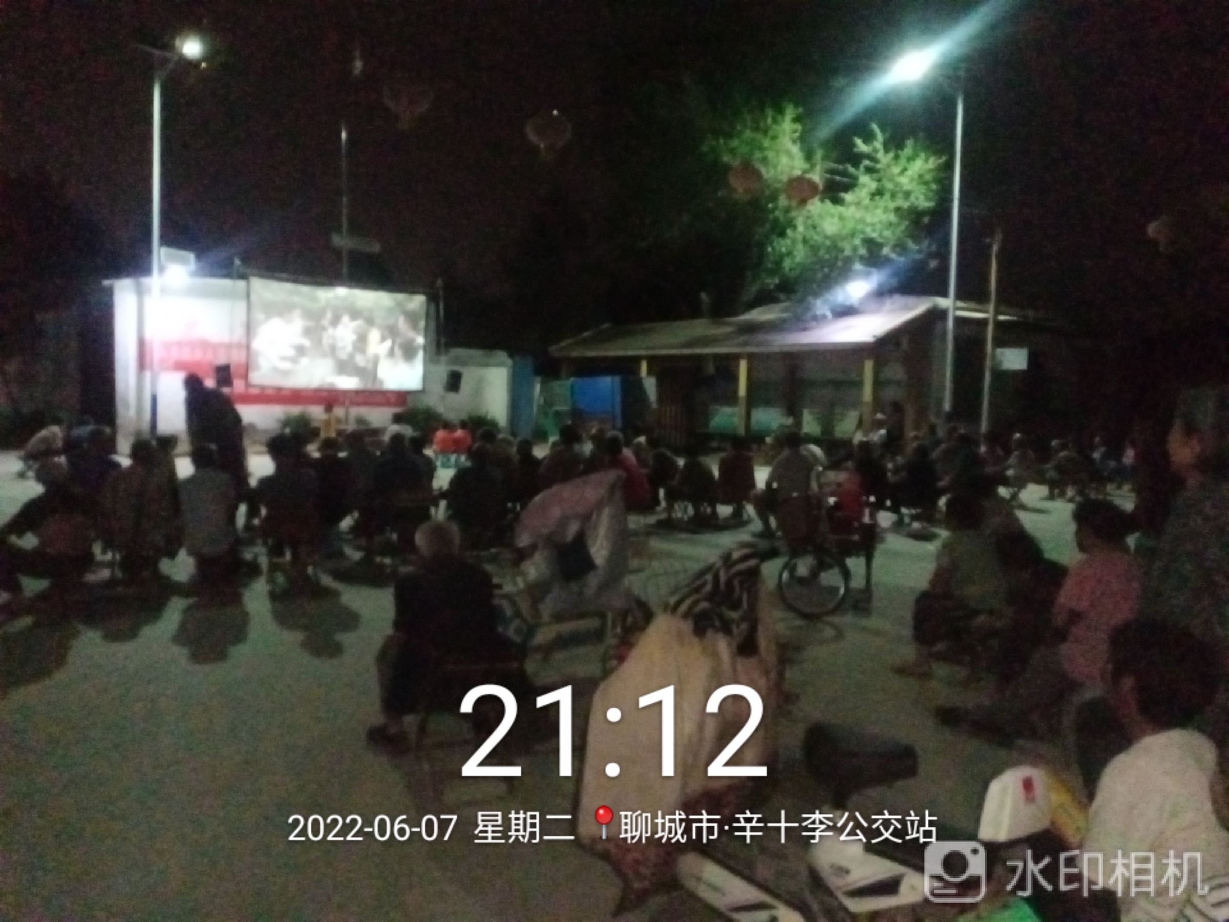 【度假区】农村公益电影放映走进朱老庄镇辛十李村