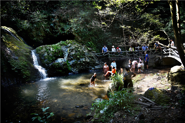 01--aaDSC_7430--青龙首峡谷谷底瀑布水池景观。 01--aaDSC_7430--青龙首峡谷谷底瀑布水池景观。.jpg