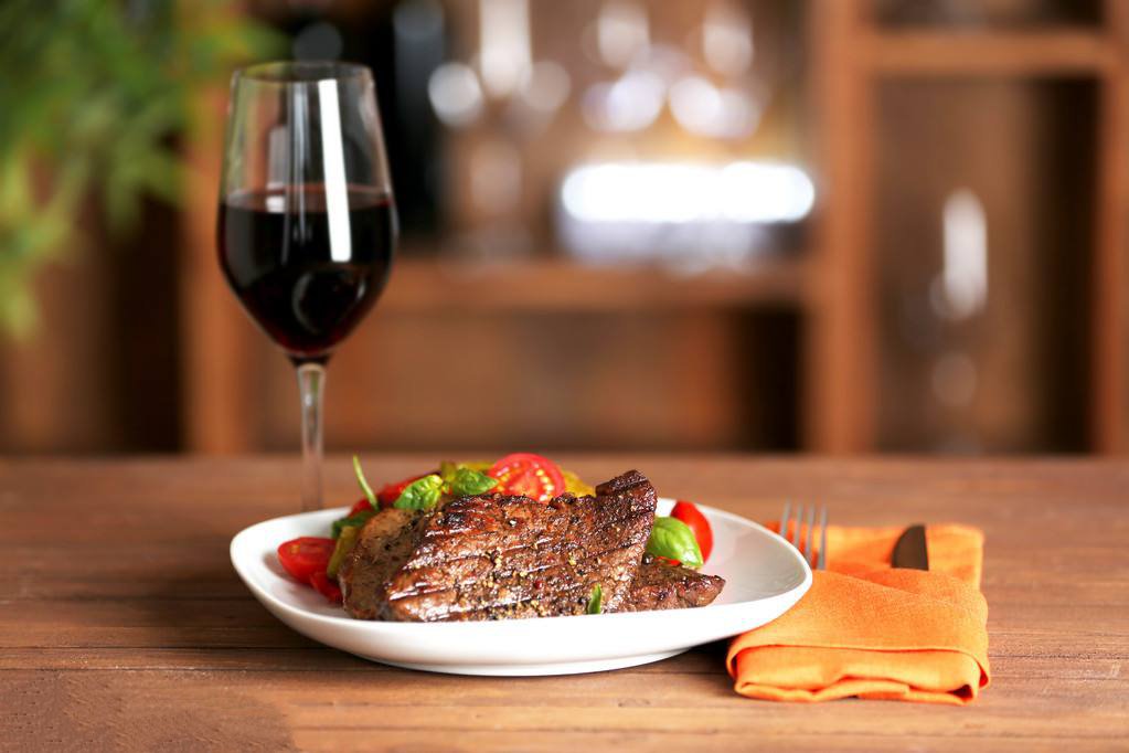 教皇新古堡红酒 + 牛肉.jpg