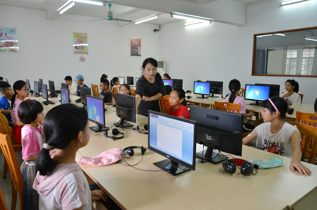 龙门县图书馆开展2019年暑期系列活动之九“电脑操作入门知识”