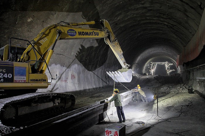 昔榆高速隧道作业,李于林 昔榆高速隧道作业,李于林.jpg